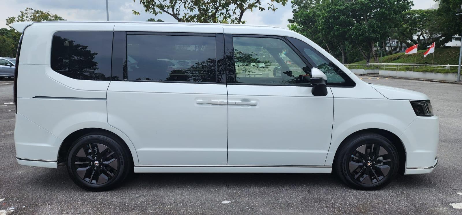 Mesa Travels 7-seater MPV exterior side profile, Singapore
